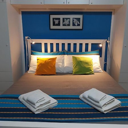New Little House Otel Napoli Dış mekan fotoğraf